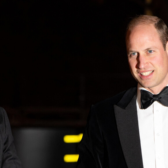 Le prince William se rendant avec la princesse de Galles et la princesse Victoria au Royal Albert Hall.