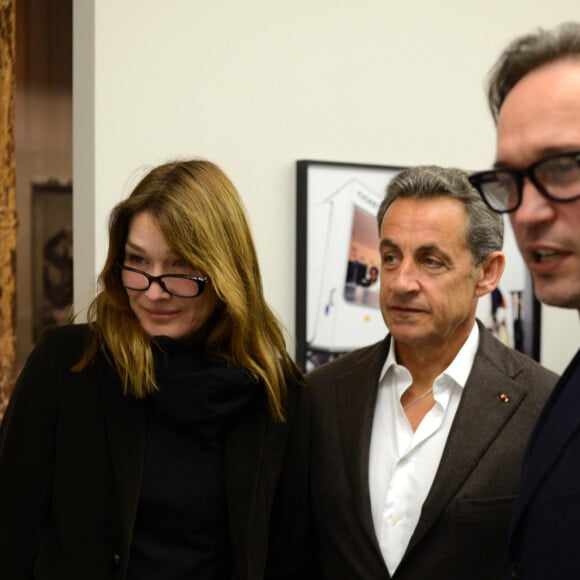 "Carla est comme une soeur" avait expliqué Vincent Pérez. 
Exclusif - Vincent Pérez, Carla Bruni et Nicolas Sarkozy. - Vernissage de l'exposition photo de Vincent Pérez à Paris à la Galérie Cinéma rue Saint Claude. Paris, le 08 Janvier 2015.