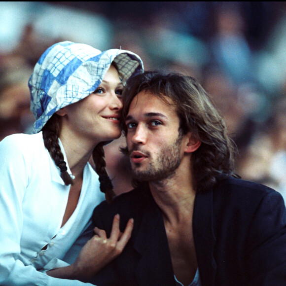 Carla Bruni et Vincent Pérez - Concert de Johnny Hallyday pour ses 50 ans au Parc des Princes