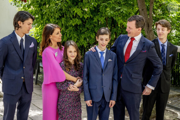 Le prince Felix de Danemark, La princesse Athena de Danemark, La princesse Marie de Danemark, Le prince Henrik de Danemark, Le prince Joachim de Danemark, Le prince Nikolai de Danemark - Confirmation du prince Henrik de Danemark en l'Eglise danoise à Paris, le 18 mai 2023. 