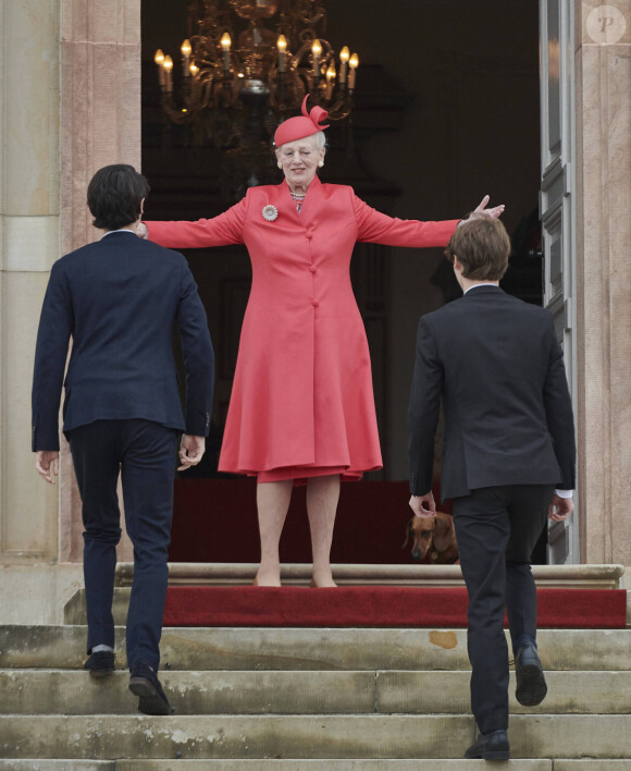 La reine Margrethe II, le prince Frederik, la princesse Mary, le prince Christian, la princesse Isabella, la princesse Joséphine et le prince Vincent de Danemark - La famille royale du Danemark lors de la confirmation du prince Christian en l'église du château de Fredensborg, Danemark, le 15 mai 2021. 