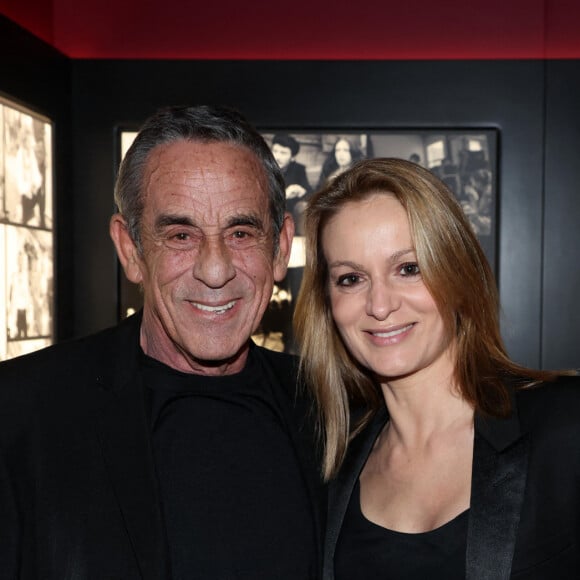 Exclusif - Thierry Ardisson et sa femme Audrey Crespo-Mara - Vernissage de l'exposition "Johnny Hallyday, l'exposition" au Palais des Expositions à Paris. Le 21 décembre 2023 © Dominique Jacovides / Bestimage 