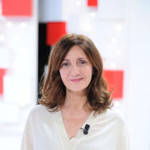 La comédienne a expliqué les raisons de ce revirement durant son passage dans l'émission En aparté sur Canal+
Exclusif - Valérie Karsenti - Enregistrement de l'émission "Vivement Dimanche prochain" présentée par M.Drucker et diffusée le 12 janvier 2020 sur France 2. Le 6 janvier 2020 © Guillaume Gaffiot / Bestimage 