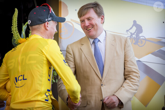 Ancien maillot jaune du Tour de France, il est aujourd'hui accusé de meurtre
Le roi Willem Alexander des Pays-Bas félicite Rohan Dennis - Le roi Willem Alexander des Pays-Bas assiste au grand départ du Tour de France à Utrecht, le 4 juillet 2015 