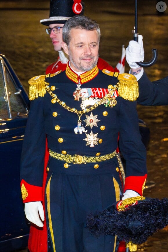 Frederik de Danemark - La famille royale de Danemark se rend au dîner annuel du Nouvel An, un jour après que la reine Margrethe régnant a abdiqué à Amalienborg, Copenhague, Danemark le 1er janvier 2024. 