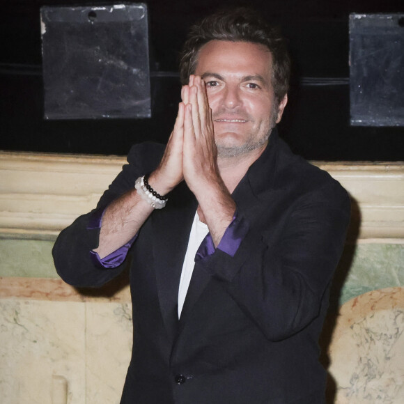 Ni même à l'exposer via des photos ou des vidéos sur ses réseaux sociaux.
Matthieu Chedid (Le chanteur M) - Inauguration de la statue de cire de "Matthieu Chedid (Le chanteur M) " au musée Grévin à Paris le 11 septembre 2023. A la fin de l'inauguration il a chanté une chanson sur scène accompagné de son frère et de sa soeur ainsi que sa fille. 