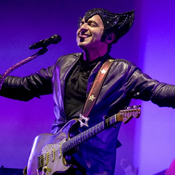 Rappelons qu'il a 2 enfants avec sa compagne actuelle Loïca. 
Le chanteur Matthieu Chedid, alias M, fils de L.Chedid, en concert sur la scène du festival du Printemps de Pérouge au château de Saint-exupéry à Saint-Maurice de Rémens le 29/06/23.