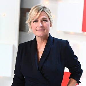 Exclusif - Anne-Elisabeth Lemoine - Enregistrement de l'émission "Vivement Dimanche", présentée par M.Drucker et diffusée le 19 novembre sur France 3, au Studio Gabriel à Paris © Guillaume Gaffiot / Bestimage