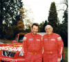 Les Français le connaissaient notamment pour avoir été le copilote du rockeur Johnny Hallyday au Paris-Dakar.
Johnny Hallyday et René Metge - Conférence de presse pour la présentation du 4x4 Nissan.