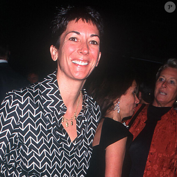 Archive - Ghislaine Maxwell, la compagne de Jeffrey Epstein en fuite depuis un an, arrêtée. © Rose Hartman/Zuma Press/Bestimage  October 19, 2000, New York, NY, USA: British socialite GHISLAINE MAXWELL, 38, at the Antique Show at the New York Armory. 