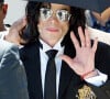 Le chanteur Michael Jackson fait également parti de la liste de 150 noms 
 
Michael Jackson à Santa Maria en Californie. Le 13 juin 2005.