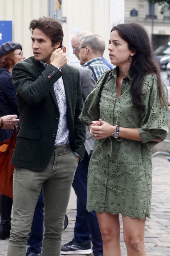 Julien Dereims et sa femme Anouchka Delon - Arrivées à la messe à l'intention de Pierre Cornette de Saint-Cyr en l'église Saint-Germain-des-Près à Paris. Le 12 septembre 2023