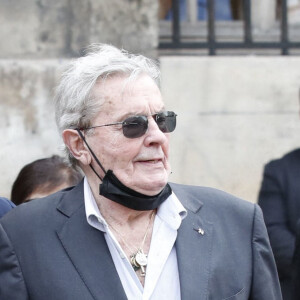 Alain Delon et son fils Anthony - Obsèques de Jean-Paul Belmondo en en l'église Saint-Germain-des-Prés, à Paris le 10 septembre 2021. © Cyril Moreau / Bestimage 