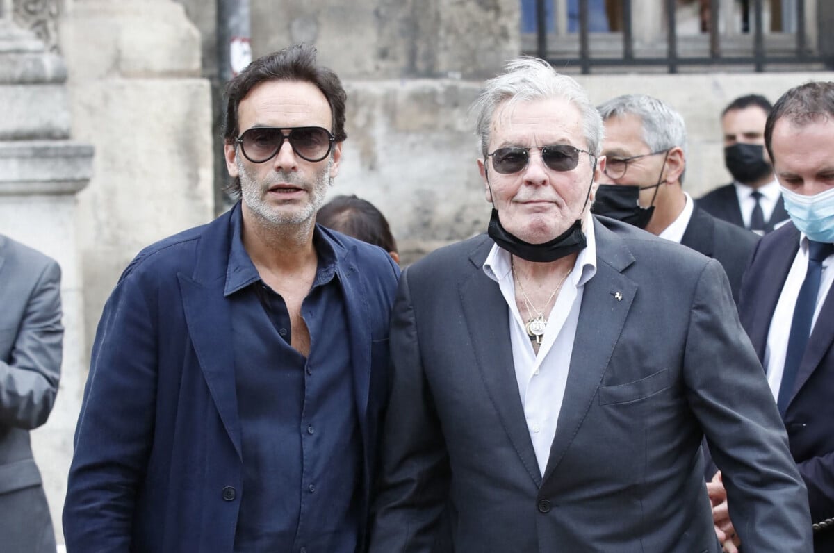 Photo Alain Delon Et Son Fils Anthony Obs Ques De Jean Paul Belmondo En L Glise Saint