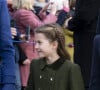 Elle était d'ailleurs, elle aussi, coiffée comme ça. 
Le prince William, prince de Galles, et Catherine (Kate) Middleton, princesse de Galles, avec leurs enfants le prince George de Galles, la princesse Charlotte de Galles et le prince Louis de Galles - Messe de Noël, St Mary Magdalene Church à Sandringham, Norfolk. 