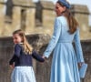 Ou l'année dernière aussi ! 
Catherine (Kate) Middleton, duchesse de Cambridge, La princesse Charlotte de Cambridge - La famille royale britannique quitte la chapelle Saint-Georges de Windsor après la messe de Pâques, le 17 avril 2022. 