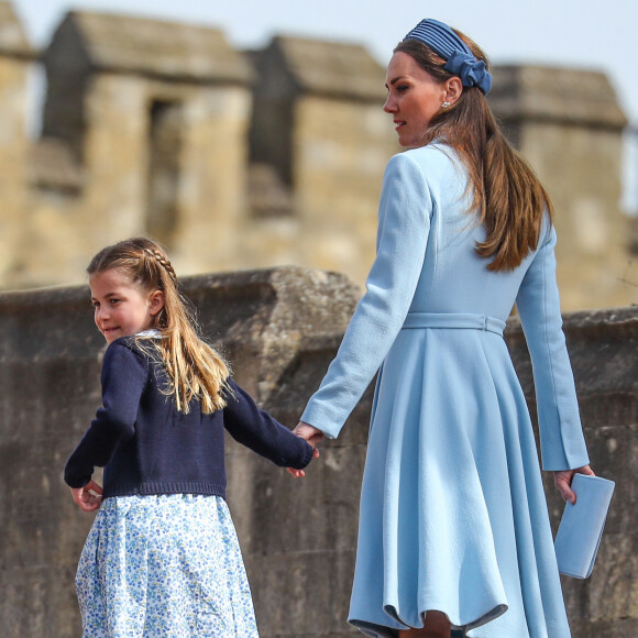 Ou l'année dernière aussi ! 
Catherine (Kate) Middleton, duchesse de Cambridge, La princesse Charlotte de Cambridge - La famille royale britannique quitte la chapelle Saint-Georges de Windsor après la messe de Pâques, le 17 avril 2022. 