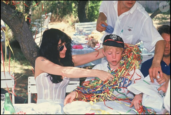 Cher et son fils Elijah en 1988