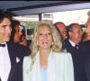 Heureusement, ils ont fini par divorcer et Tony Scotti, devenu son beau-père, a joué un grand rôle dans sa vie.
David Hallyday, Tony Scotti, Sylvie Vartan et Johnny Hallyday - Festival de Cannes 1986.