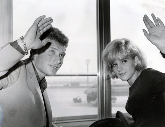 Archives - Johnny Hallyday et Sylvie Vartan à l'aéroport d'Orly. Le 13 juin 1965 © Keystone Press Agency / Zuma Press / Bestimage 
