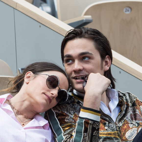 Capucine Anav et Alain-Fabien Delon dans les tribunes lors des internationaux de France de tennis de Roland Garros 2019 à Paris le 28 mai 2019. © Jacovides-Moreau/Bestimage