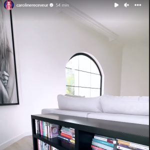 Il s'agit d'une villa exceptionnelle qu'elle commence à décorer. 
Caroline Receveur partage des images de sa nouvelle maison à Dubaï. Instagram