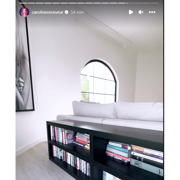 Il s'agit d'une villa exceptionnelle qu'elle commence à décorer. 
Caroline Receveur partage des images de sa nouvelle maison à Dubaï. Instagram