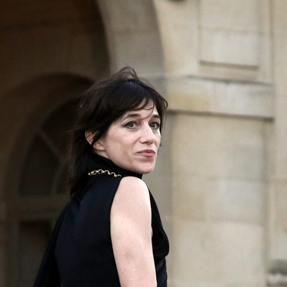 Charlotte Gainsbourg - Dîner d'Etat au château de Versailles en l'honneur de la visite officielle du roi et de la reine d'Angleterre en France (20 - 22 septembre 2023). Le 20 septembre 2023. 150 invités triés sur le volet ont été conviés à cette occasion. © Stéphane Lemouton / Bestimage