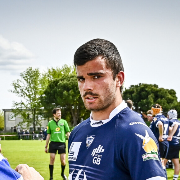 Le sélectionneur des Bleus est le père de Mathis
Le fils du Selectionneur Fabien Galthié Mathis Galthié a Gauche - Fabien et Mathis Galthié durant le Match Espoir Agen vs Colomiers à Agen le 10 avril 2021. © Thierry Breton / Panoramic / Bestimage