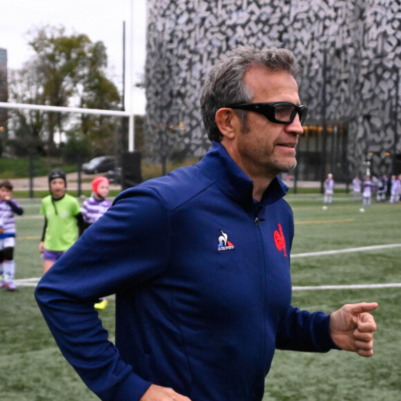 Le jeune homme est un talentueux rugbyman lui aussi
Le sélectionneur de l'équipe de France de rugby Fabien Galthié participe aux entraînements des jeunes du PUC avant de s'exprimer lors de sa conférence de presse très attendue après l'élimination du XV de France en quarts de finale de Coupe du monde face à l'Afrique du Sud, à Paris, France, le 8 novembre 2023. © Federico Pestellini/Panoramic/Bestimage