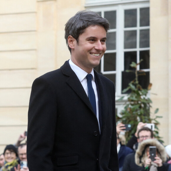 Passation de pouvoirs entre l'ancienne Première ministre et le nouveau Premier ministre Gabriel Attal à l'hôtel de Matignon, à Paris, France, le 9 janvier 2024. © Stéphane Lemouton/Bestimage
