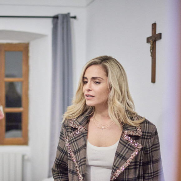 Exclusif - Clara Morgane, Soeur Catherine - Les candidats de l'émission "Bienvenue au monastère", présentée par A.Martines et diffusée à partir du 12 janvier sur C8, lors de leur rencontre avec le frère Baudouin et la soeur Catherine au couvent Saint Dominique des Frères de Saint-Jean à Corbara, en Corse © Cyril Moreau / Bestimage