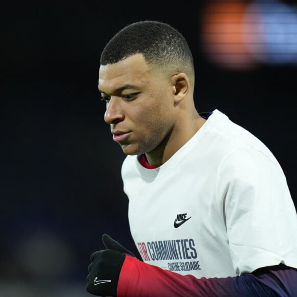 Puisqu'il est encore joueur du PSG, malgré de récentes rumeurs sur son avenir.
Kylian Mbappe (7) (Paris St Germain (PSG)) - Match de football en ligue 1 Uber Eats : Le PSG (Paris Saint-Germain) l'emporte 3 - 1 face à Metz au Parc des Princes à Paris le 20 décembre 2023. © Glenn Gervot / Panoramic / Bestimage 