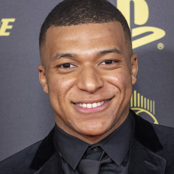 Un cadre idyllique, sans oublier la proximité avec le Parc des Princes (stade du PSG).
Kylian Mbappé - Photocall de la cérémonie du Ballon d'Or 2021 au Théâtre du Châtelet le 29 novembre 2021. © Cyril Moreau/Bestimage