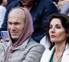 Sa femme Véronique n'était pas en reste, très stylée dans un ensemble lui aussi majoritairement noir
 
Zinédine Zidane et sa femme Véronique Zidane dans les tribunes lors des Internationaux de France de Tennis de Roland Garros 2022 (jour 6), à Paris, France, le 27 mai 2022. © Bertrand Rindoff/Bestimage