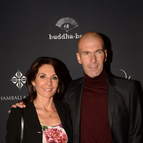 Pour l'occasion, Zinedine Zidane a opté pour un look très étudié
 
Zinedine Zidane et sa femme Véronique - A l'occasion des 20 ans de la victoire de l'équipe de France, les bleus 98 se sont rendus à un dîner organisé au Buddha Bar avec tous les joueurs et leur famille le 11 juin 2018. © Rachid Bellak/Bestimage