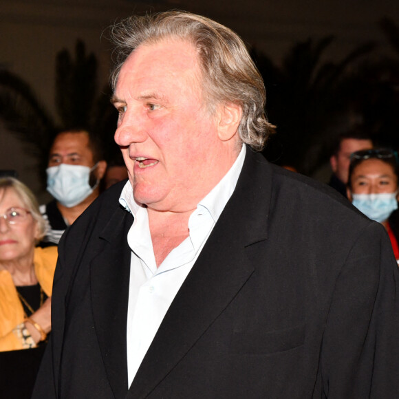 Il s'agit de celle déposée par Hélène Darras. 
Gérard Depardieu lors de la soirée de clôture de la 3eme édition du Festival Cinéroman à Nice, le 24 octobre 2021. © Bruno Bebert / Bestimage 