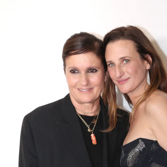 Maria Grazia Chiuri et Camille Cottin posent Backstage après la Défilé de Mode Christian Dior, Collection Haute Couture Printemps/Été 2024 - Greetings, dans le cadre de la Fashion Week de Paris, France, le 22 Janvier 2024. © Bertrand Rindoff / Olivier Borde / Bestimage 