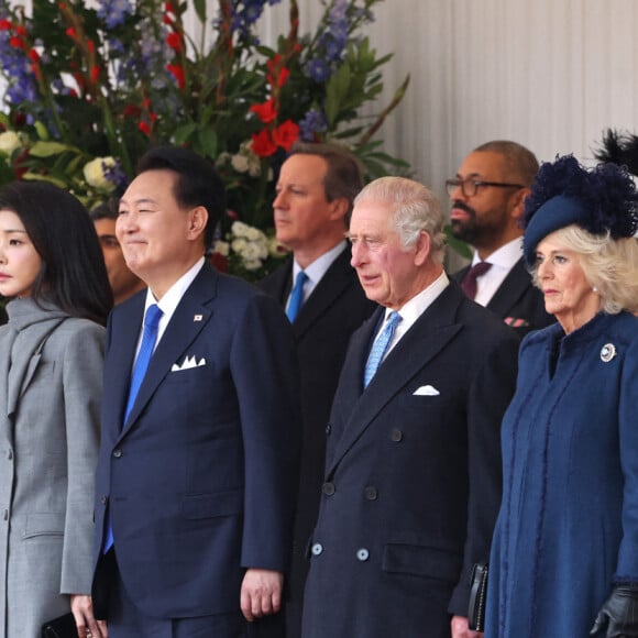 Le président de la Corée du Sud, Yoon Suk Yeol, et sa femme Kim Keon Hee, Le roi Charles III d'Angleterre et Camilla Parker Bowles, reine consort d'Angleterre, Le prince William, prince de Galles, et Catherine (Kate) Middleton, princesse de Galles, - Cérémonie de bienvenue du président de la Corée du Sud à Horse Guards Parade à Londres, le 21 novembre 2023. 