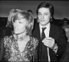 Dans un livre paru en 2006, l'actrice revenait sur leur première rencontre.
Nathalie et Alain Delon à la première du film "Doucement les basses" à Paris en 1971.