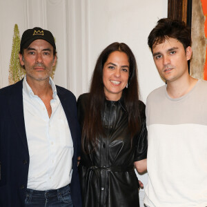 Exclusif - Anthony Delon, Anouchka Delon et Alain-Fabien Delon au cocktail à l'issue de la conférence de presse pour la vente de la collection Alain Delon chez Bonhams Cornette de Saint Cyr à Paris. @ Coadic Guirec/Bestimage