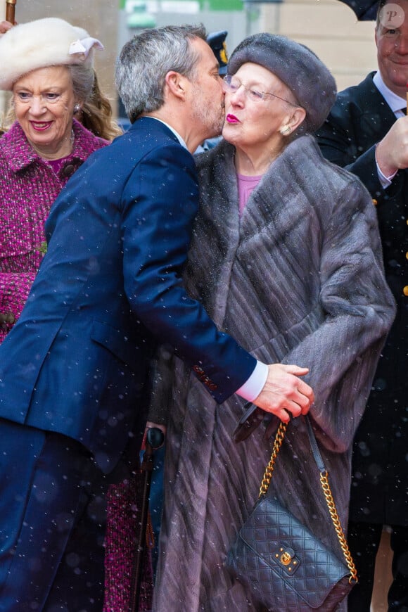 La princesse Benedikte, le roi Frederik X, la reine Margrethe II - La famille royale de Danemark à son arrivée au parlement danois à Copenhague. Le 15 janvier 2024