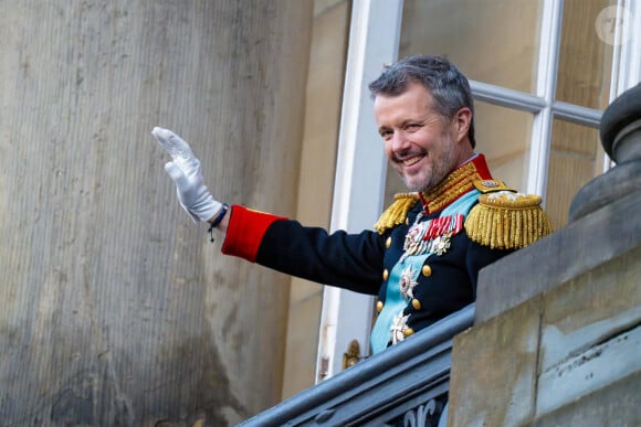 Le roi Frederik X de Danemark - Intronisation du roi Frederik X au palais Christiansborg à Copenhague, Danemark le 14 janvier 2024. Le nouveau roi et sa famille saluent la foule depuis le balcon du palais. 