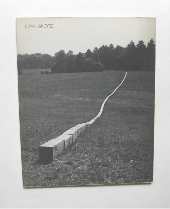 Le sculpteur est mort le mercredi 24 janvier 2024 à l'âge de 88 ans.
Couverture du livre "Carl Andre: Sculpture 1959-1977".