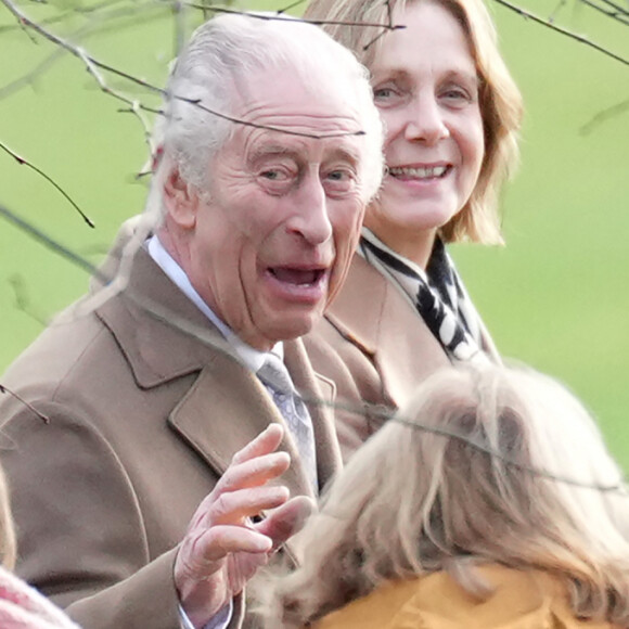 Deux opérations dans la même famille, à quelques jours d'intervalle, voilà qui n'est pas banal.
Le roi Charles III d'Angleterre - Les membres de la famille royale britannique lors de la messe dominicale en l'église St-Mary Magdalene à Sandringham.
