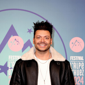 Kev Adams - Arrivées à la cérémonie d'ouverture du 27ème Festival International du Film de Comédie de l'Alpe d'Huez le 15 janvier 2024. © Dominique Jacovides/Bestimage 