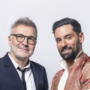 Exclusif - Laurent Ruquier et son compagnon Hugo Skliris (Manos) - Studio - Enregistrement de l'émission "La chanson secrète", présentée par N.Aliagas et diffusée le 29 décembre sur TF1 © Guillaume Gaffiot-Cyril Moreau / Bestimage 