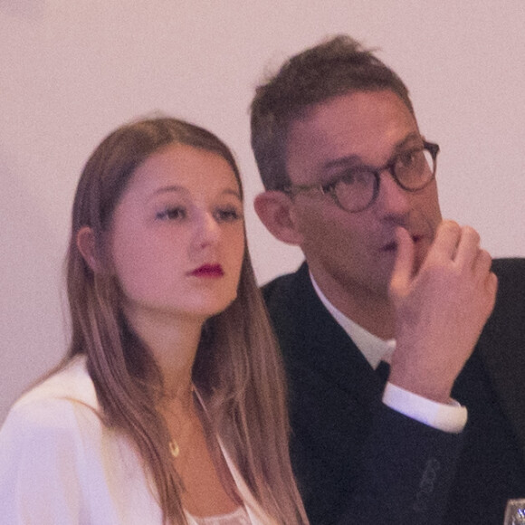 Ensemble, ils ont deux enfants : une jolie fille prénommée Lola.
Julien Courbet et sa fille Lola - People lors du dernier jour du Longines Masters Paris à Villepinte, le 3 décembre 2017.