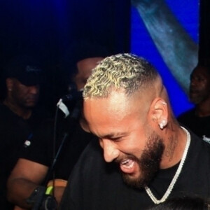 Neymar s'est rendu à l'anniversaire de la légende du football brésilien, Romario

Exclusif - Neymar à la fête d'anniversaire de Romario, à RIo de Janeiro, au Brésil.