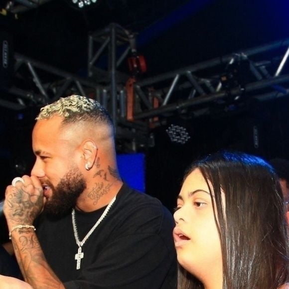 "La cantine est bonne pour Neymar...", lance un compte spécialisé dans les actus du PSG
 
Exclusif - Neymar à la fête d'anniversaire de Romario, à RIo de Janeiro, au Brésil.
